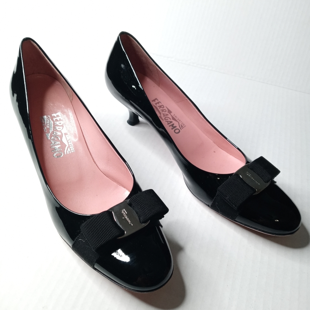 SALVATORE FERRAGAMO Black Vara Bow Heels Size 9.5